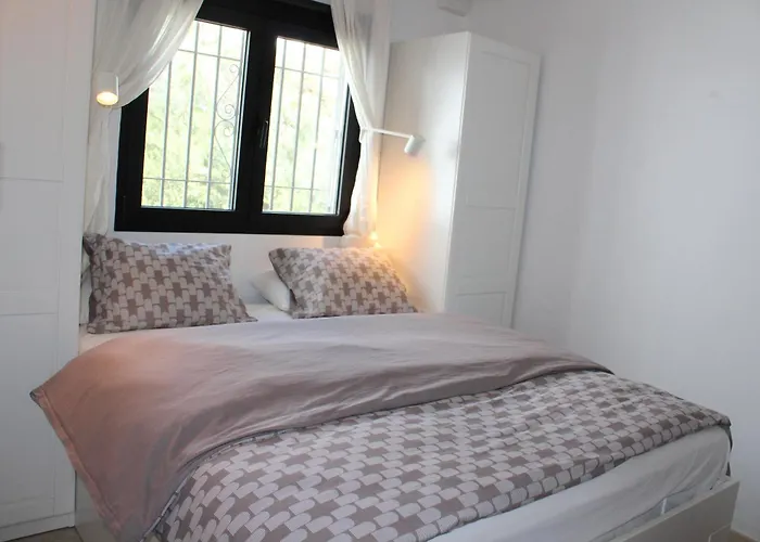 En Capistrano, Apartment *