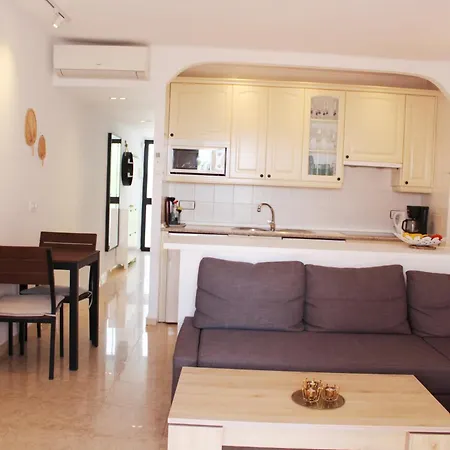 En Capistrano, Lägenhet Nerja